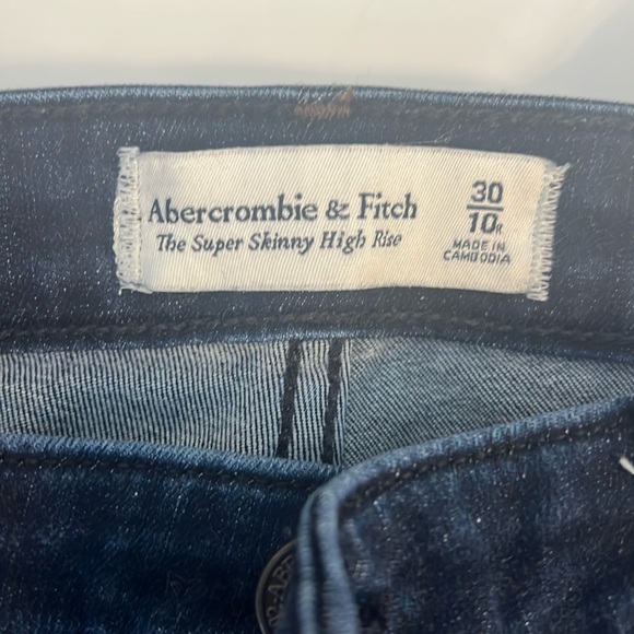 Abercrombie & Fitch women’s Super Skinny High Rise jean, dark denim, size 30/10 - Picture 4 of 7
